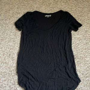 V-neck short sleeve shirt